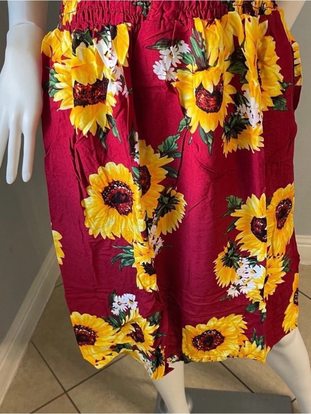 New Women’s RED Sunflower 
mini Dress size XL
Perfect for size 12
Floral - Picture 5 of 7